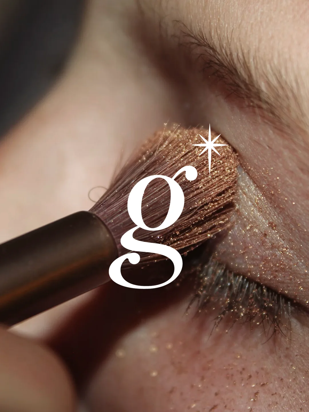 Glâme, le g de la marque sur un maquillage pailleté, RAAD Studio de Création