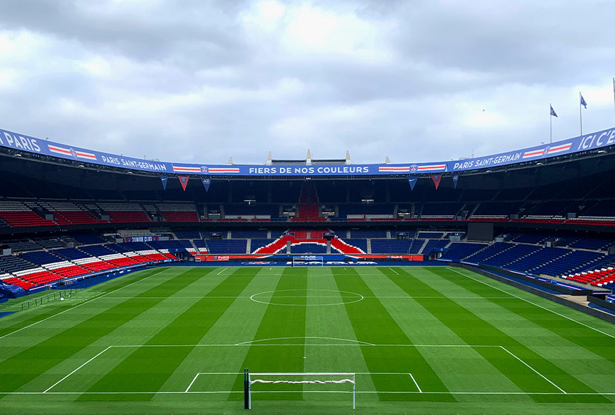 PSG Création support communication de la Couronne du Parc des Princes conçu et produit par RAAD Paris